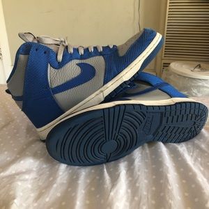 Nike SB Dunk High “Kentucky”